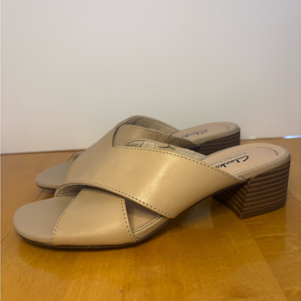 Clarks || Jillian Gem Women's Beige Cross-Strap Wedge Sandals